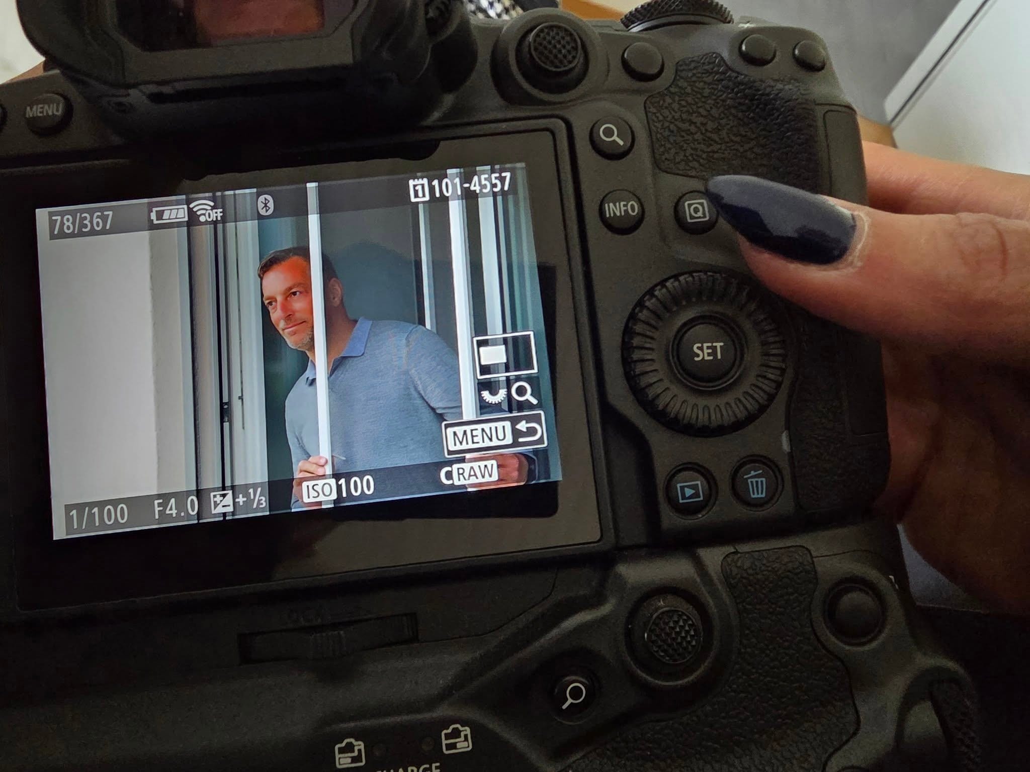 Unser Model vor der Kamera: Peter Rohn – ein sehr guter Freund aus OCR, Squash und dem Lions Club. 🎬😊

Vielen Dank, Peter, für deinen tollen Einsatz und dass du bei unserem Kinospot mitgemacht hast. Hat richtig Spass gemacht mit dir! 🙌